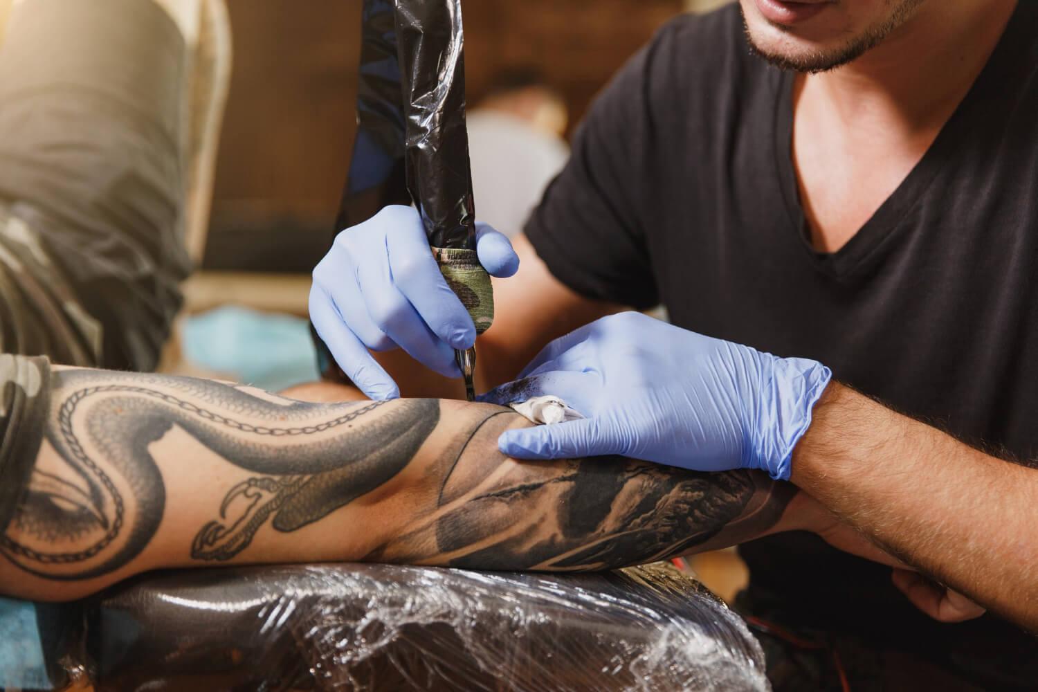 Como abrir um estúdio de tatuagem: guia completo